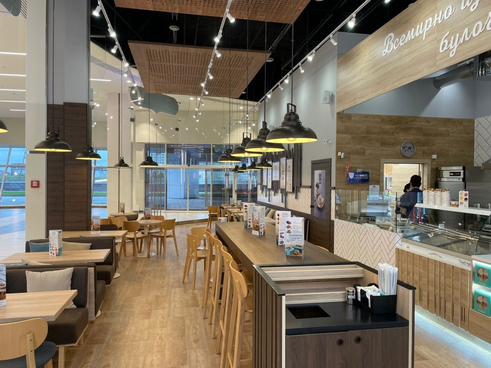 Сеть булочных Cinnabon — в интерьере