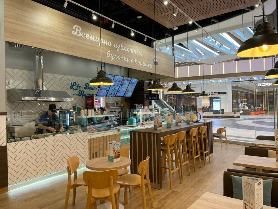 Сеть булочных Cinnabon — в интерьере